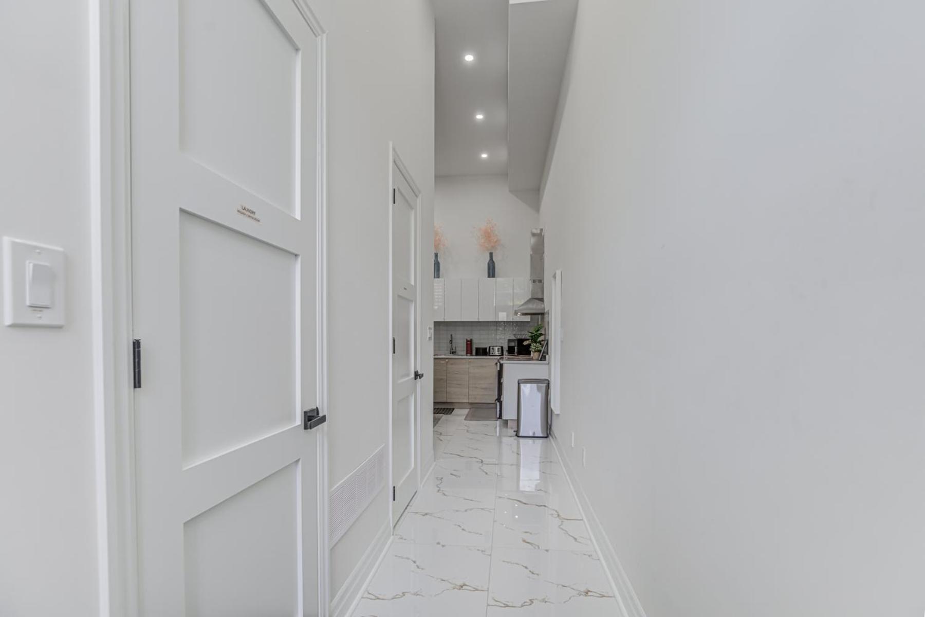 Modern City Living -Newly Built Toronto Exterior foto